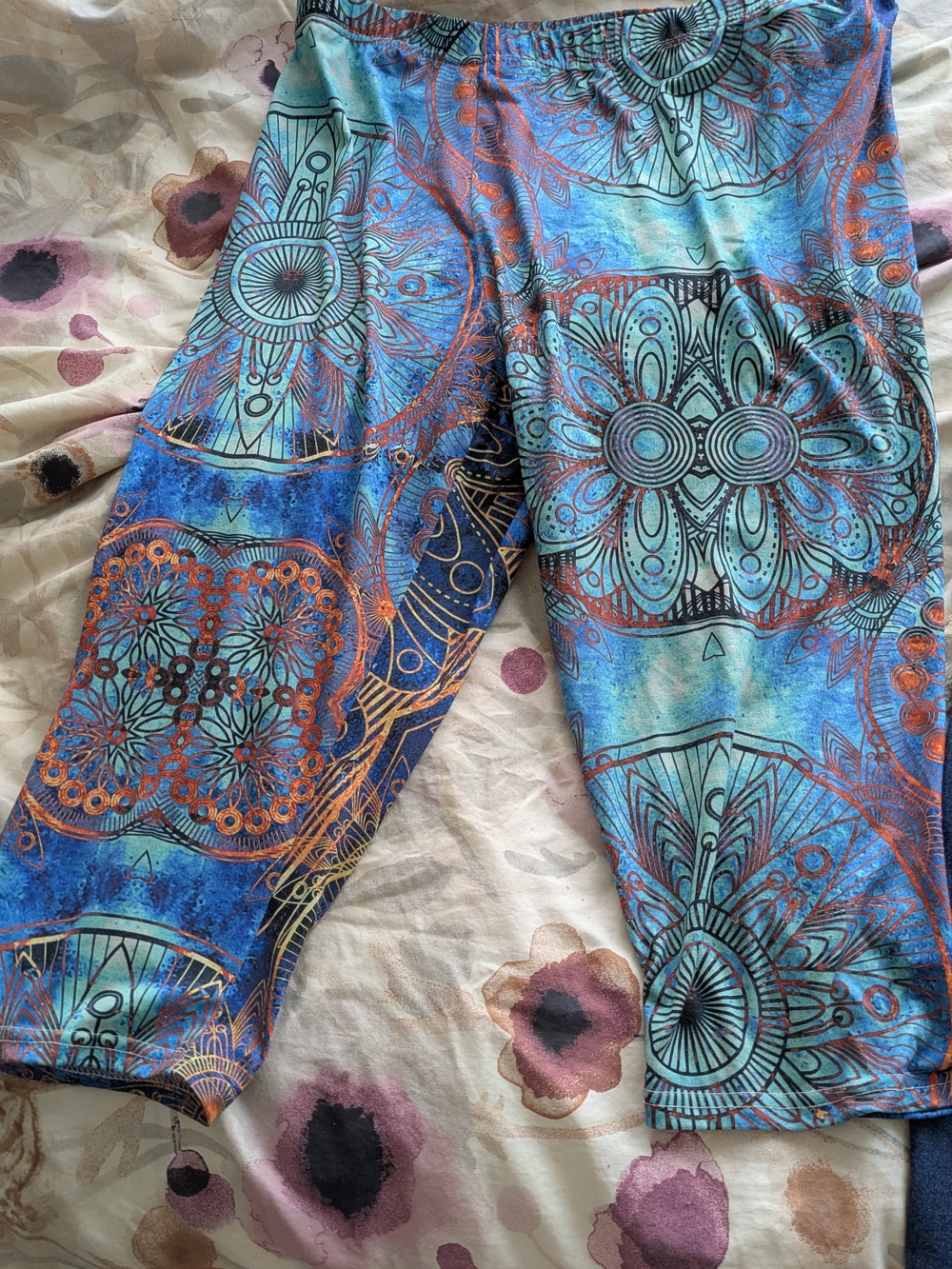 Women's XL Blue & Teal Patterned Capris